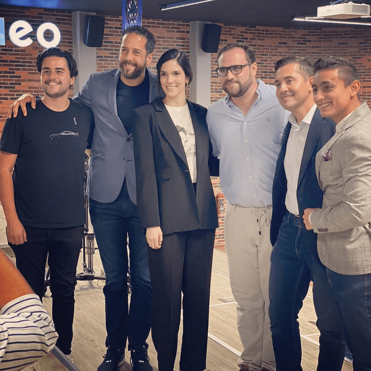 Bernardo Feta con grupo de profesionales